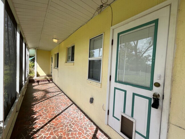 Building Photo - Beautiful 2 Bed/2 Bath Home in Ocala!! BOUNUS ROOM Included! Lawn care INCLUDED!