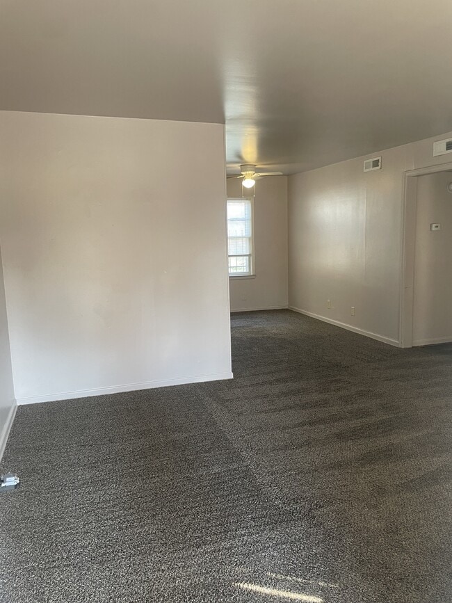 Building Photo - 1658 N Bluff St