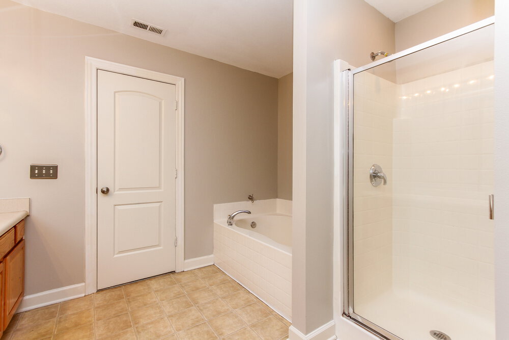 Building Photo - 9718 Rhodes Ln