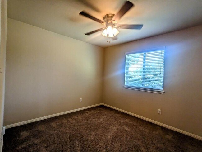 Building Photo - 242 Rock Bluff Ln