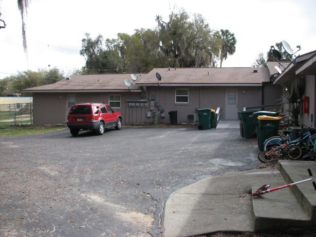 Rear Parking Area - 211 N Citrus Ave