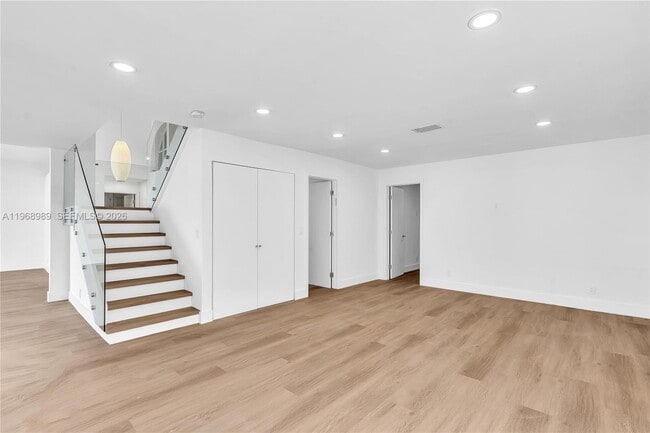 Building Photo - 4917 SW 32nd Way