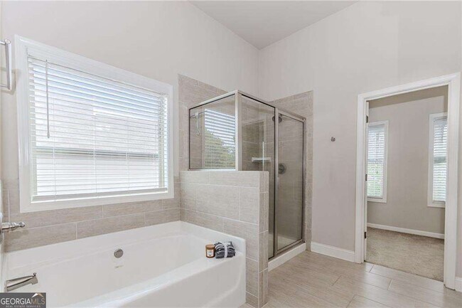 Building Photo - 5940 Park Bend Ave