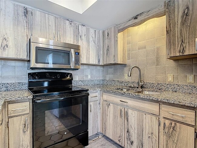 Building Photo - 813 Ormond St