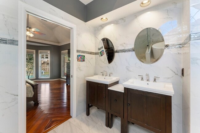 Building Photo - 11 Hornsilver Pl