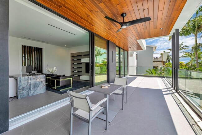 Building Photo - 1730 SE 13th St