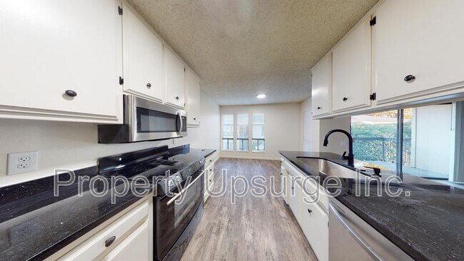 Building Photo - 905 Lakeside Dr