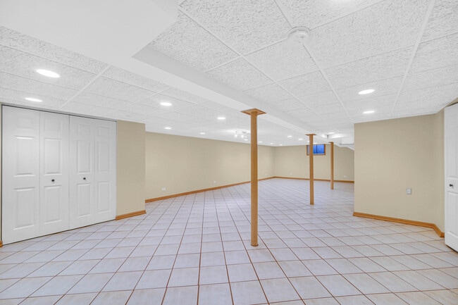 Building Photo - 1417 E Euclid Ave