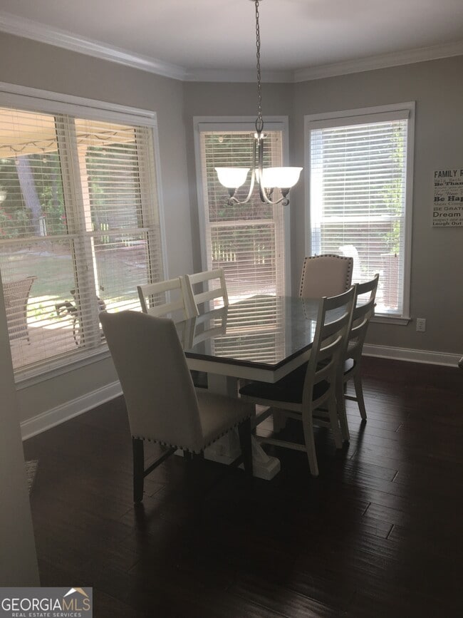 Building Photo - 206 Lake Forest Dr