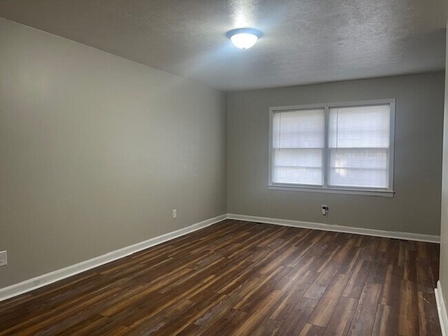 Building Photo - 5014 Hodge St