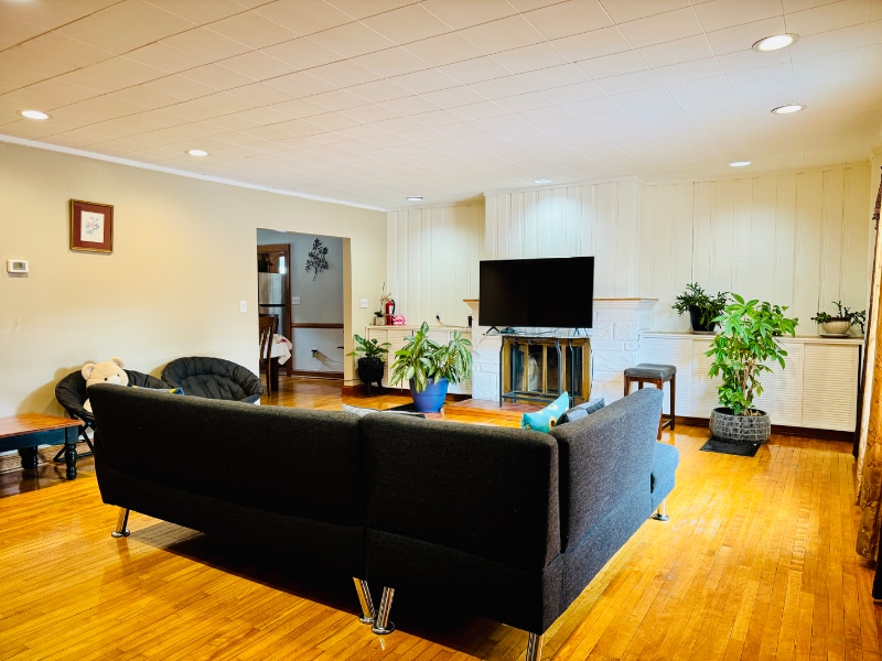 Building Photo - 170 White St