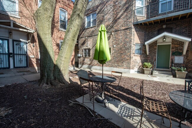 Shared outdoor space (this property only) - 2279 N Clybourn Ave