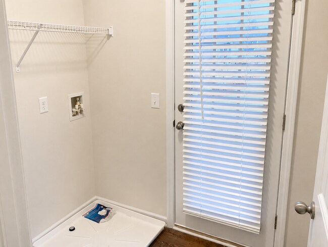 Building Photo - 4BR Home with Community Pool & Modern Finishes!