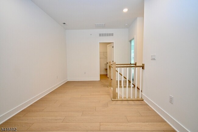 Building Photo - 26 Arowana Rd
