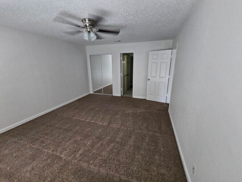 Building Photo - 224 Simmons Dr