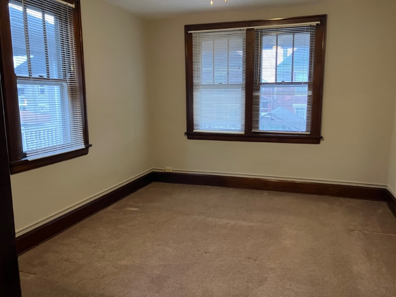 Building Photo - 121 W 33rd St