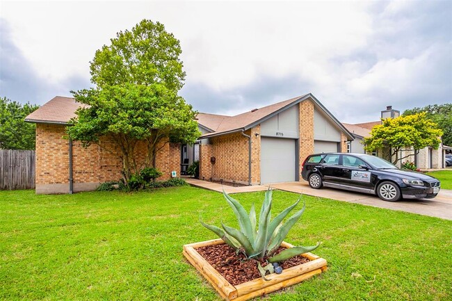 Building Photo - 8715 Pineridge Dr