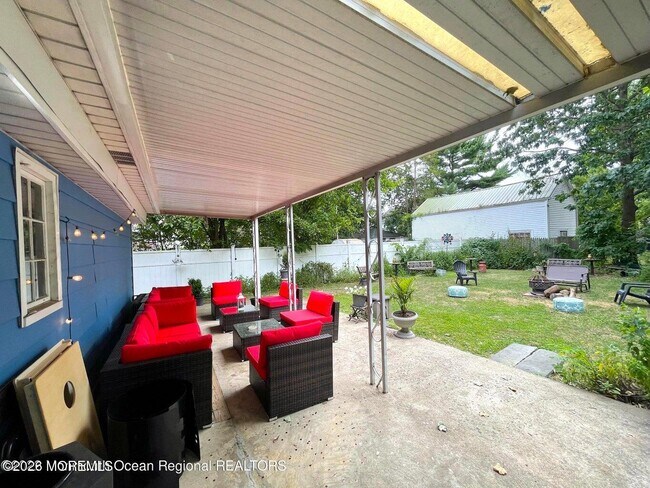 Building Photo - 137 Oakland St