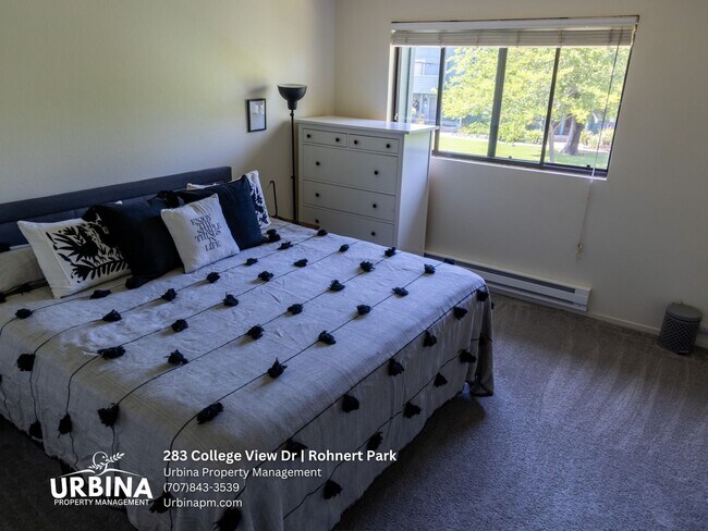 Building Photo - Two Bedroom Townhouse with Private Patio and Community Pool