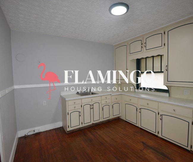 Building Photo - 622 W Fairview Ave