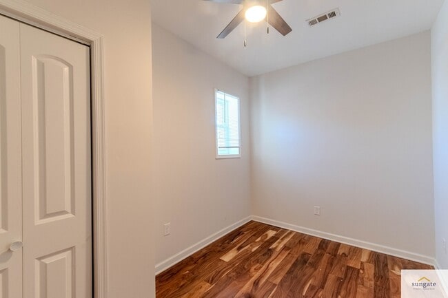 Building Photo - 2608 E Fayette St