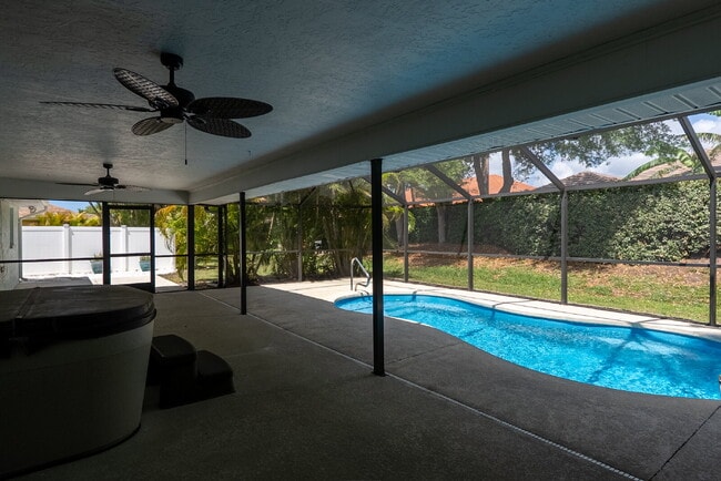 Building Photo - 153 Hourglass Dr