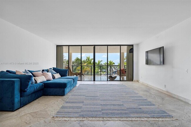 Building Photo - 2575 S Bayshore Dr