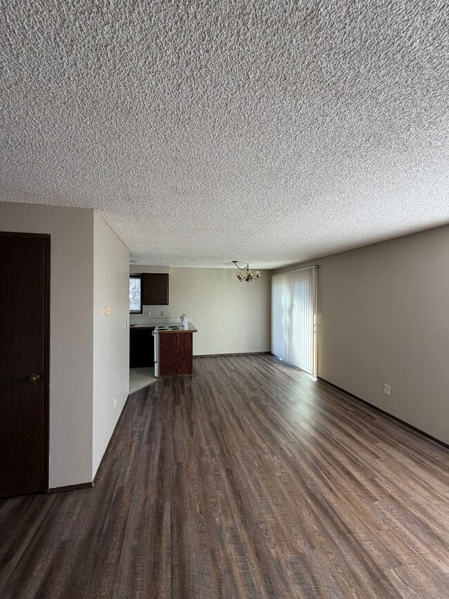 Building Photo - 2bdrm, 1 bath apartment in Moyina Heights. Water,sewer & garbage included
