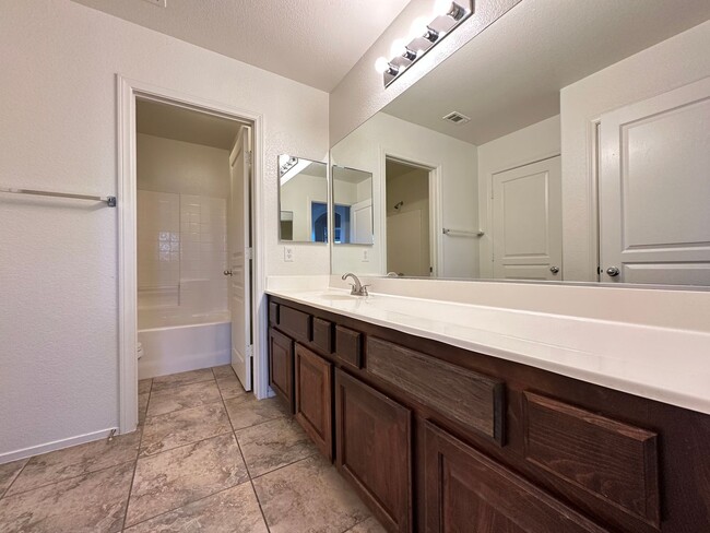 Building Photo - MESA MTNS EDGE POD 212& VALLA