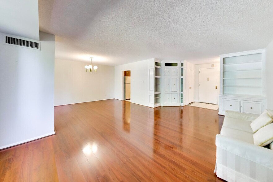 Building Photo - 5225 Pooks Hill Rd