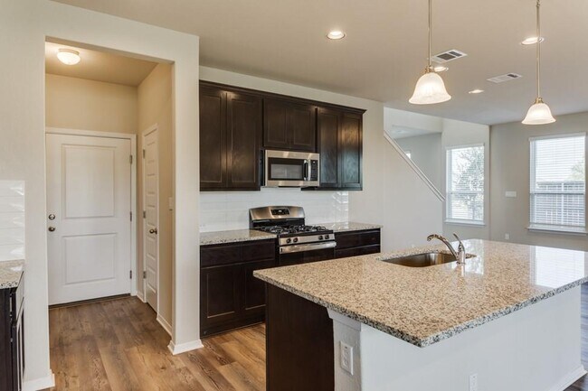 Building Photo - 412 Delta Crst