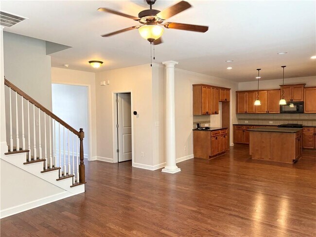 Building Photo - 204 Providence Ln