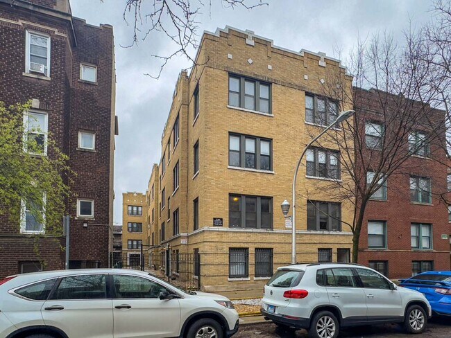 Primary Photo - 837 W Cornelia Ave