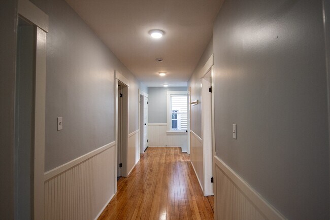 Building Photo - 3 Bridge St