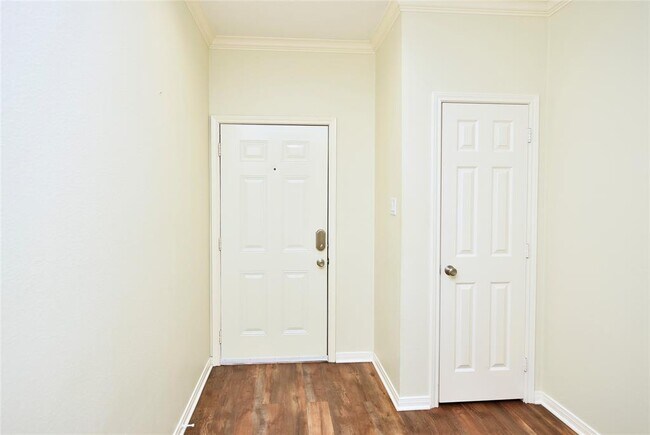 Building Photo - 12800 Melville Dr