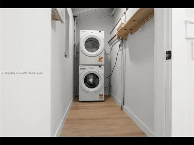 Building Photo - 5191 SW 67th Ave