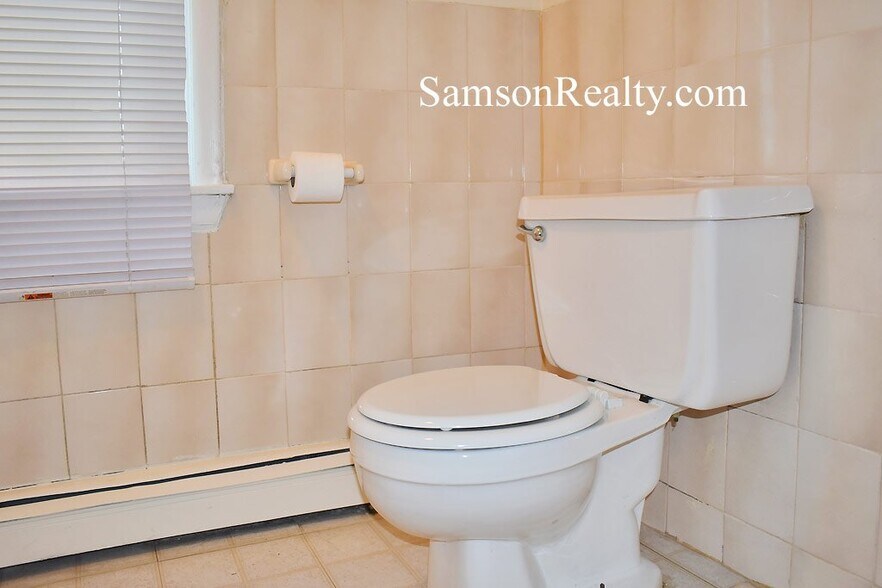 Building Photo - 108 Ives St