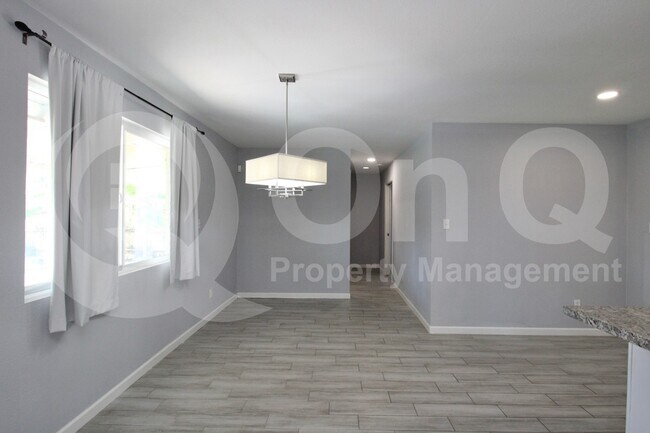 Building Photo - 8838 N 42nd Ave