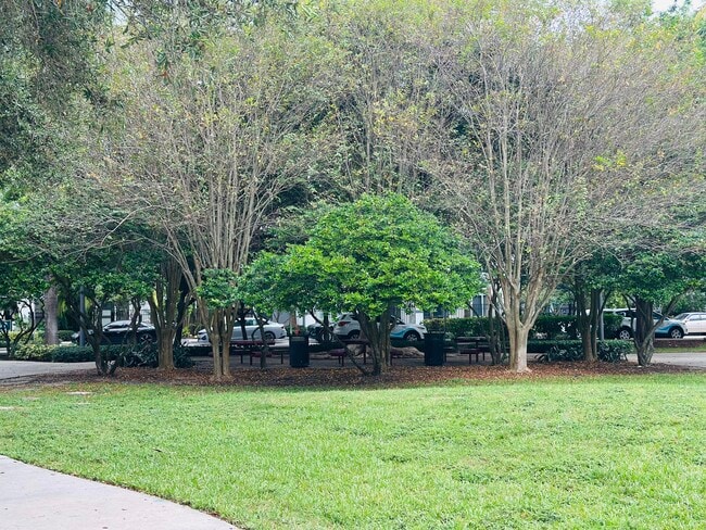 Building Photo - 533 NE 3rd Ave