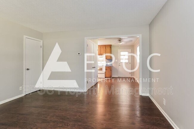 Building Photo - 1019 Cypress Dr