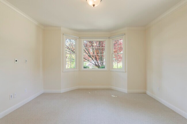 Building Photo - 221 W Edith Ave