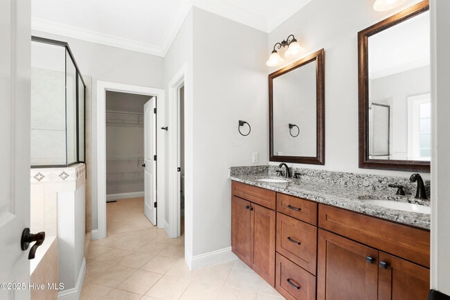 Building Photo - 585 Herons Brook Dr