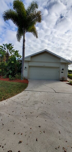 Building Photo - 407 Crossfield Cir