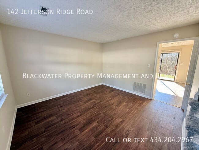 Building Photo - 142 Jefferson Ridge Rd