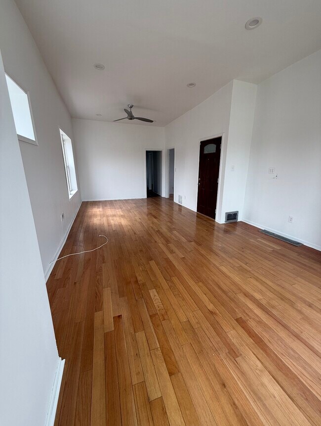 Building Photo - Singleton Multifamily Building