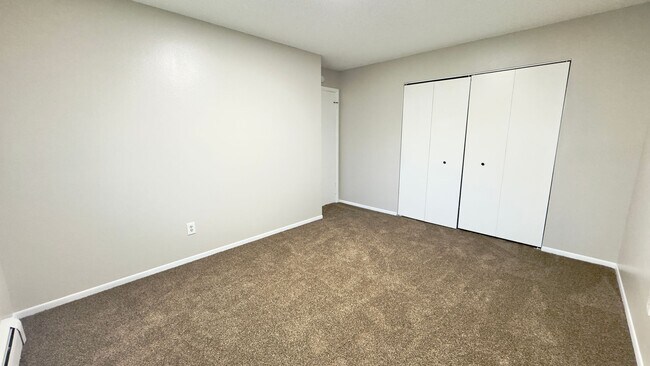 Building Photo - 3950 Stonedike Dr
