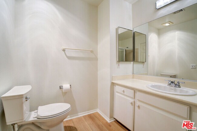 Building Photo - 2405 34th St