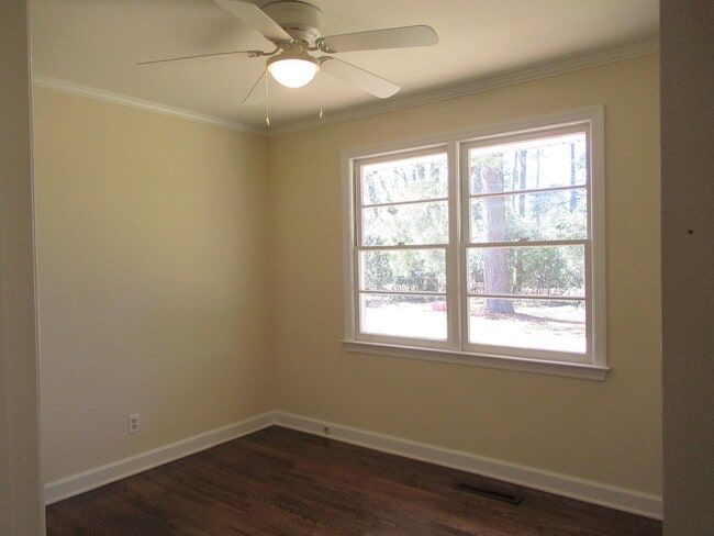 Building Photo - 38 Thelma St