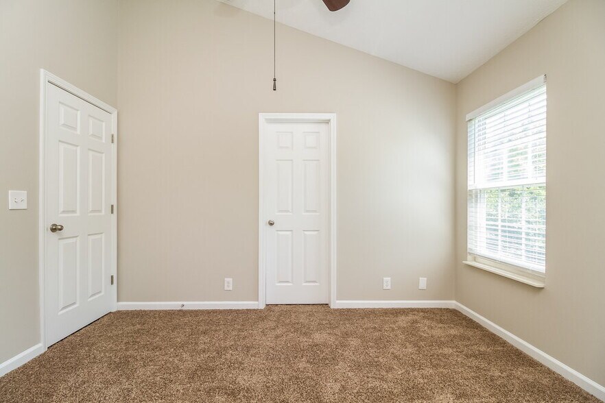 Building Photo - 2122 Loudenslager Dr