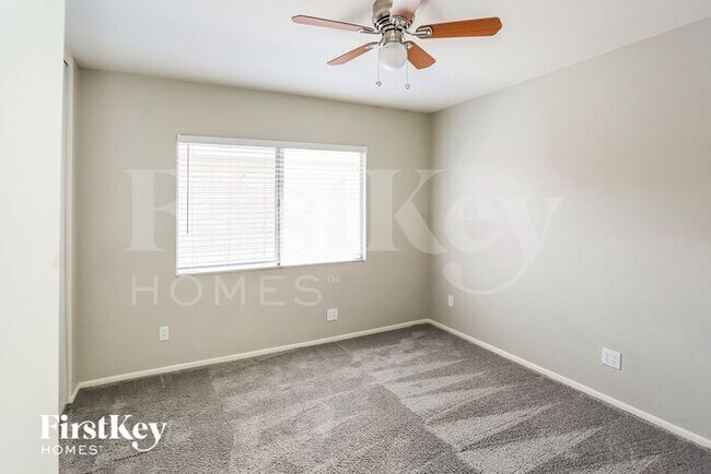 Building Photo - 5240 W Desert Cove Ave